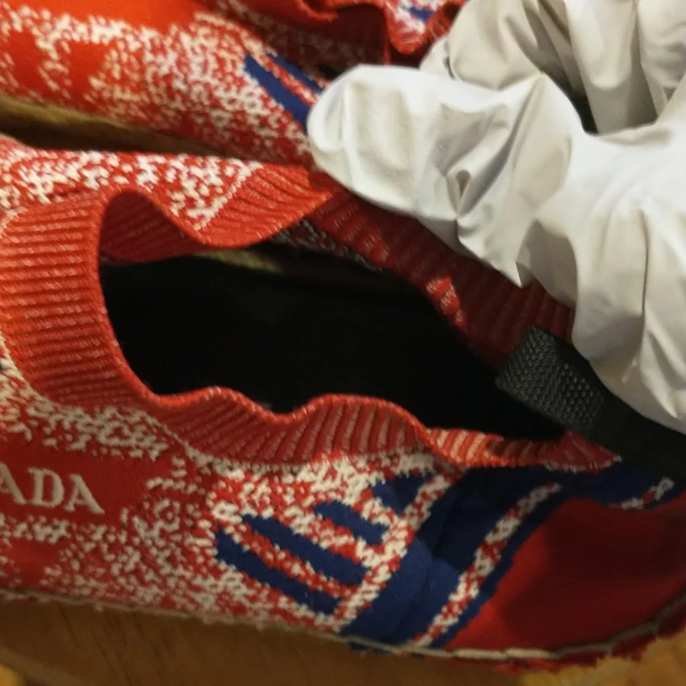 PRADA - Picture 6 of 9